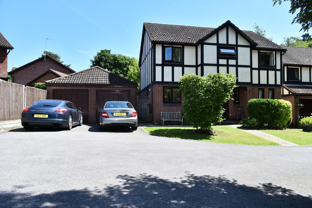 Oaklands Way, Dibden Purlieu SO45 4 bed detached house £509,950