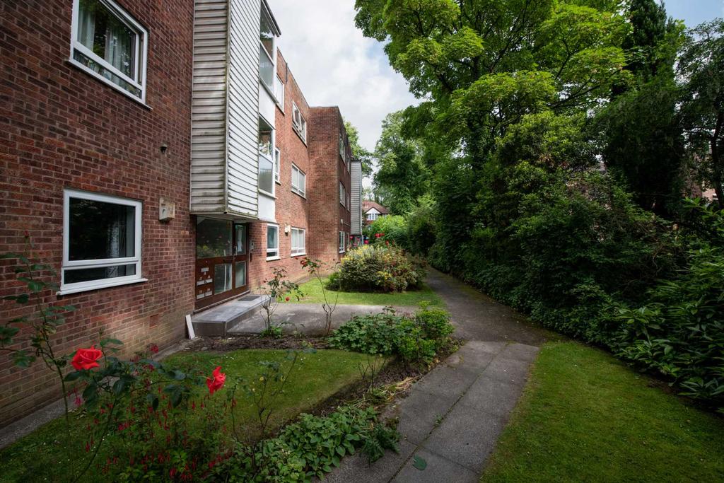 Eccleston Place, Park Street 2 bed apartment £875 pcm (£202 pw)