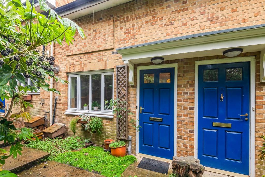 Henry Tate Mews, Streatham 2 bed terraced house for sale £450,000