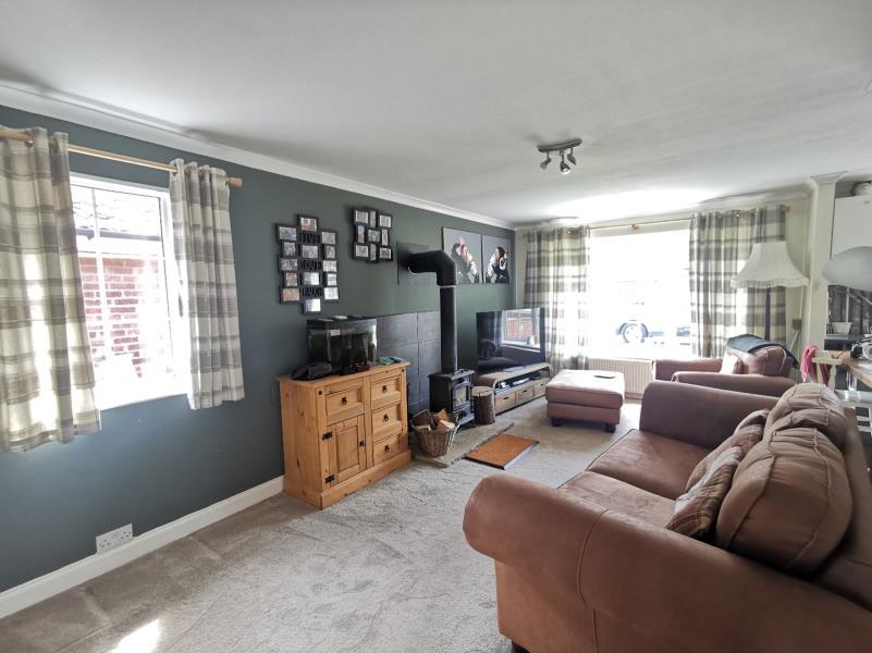 BRANSTONE GROVE, OSSETT, WF5 9ST 2 bed bungalow £800 pcm (£185 pw)