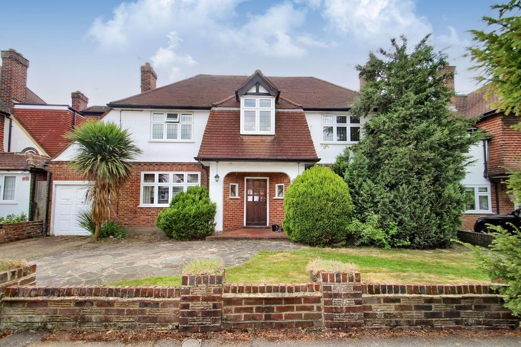 Cumberland Drive, Hinchley Wood, KT10 4 bed detached house for sale £