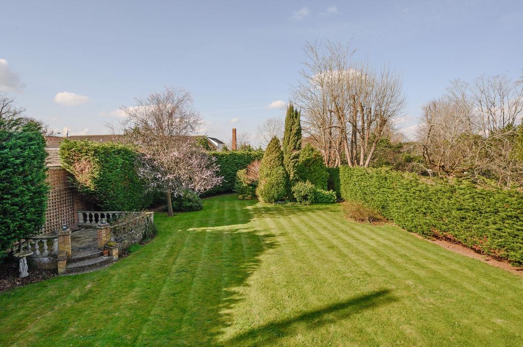 The Park, Great Bookham, KT23 5 bed detached house £1,500,000