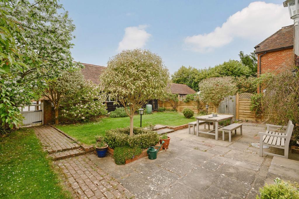 Old Lane, Cobham, KT11 4 bed semidetached house £1,100,000