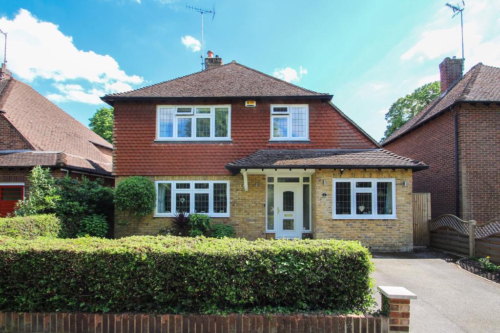Hermitage Close, Claygate, KT10 3 bed detached house £1,100,000