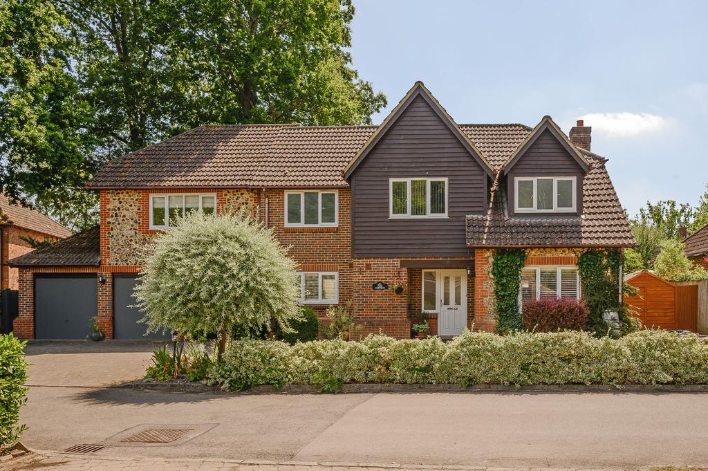 Falconwood, East Horsley, KT24 5 bed detached house £1,550,000