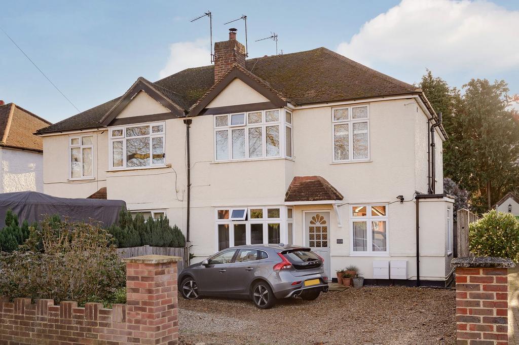 Woodham Lane, New Haw, KT15 2 bed property £285,000