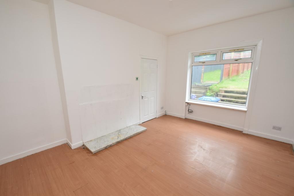 Dundee Drive, Cardonald, G52 3 bed flat £85,000