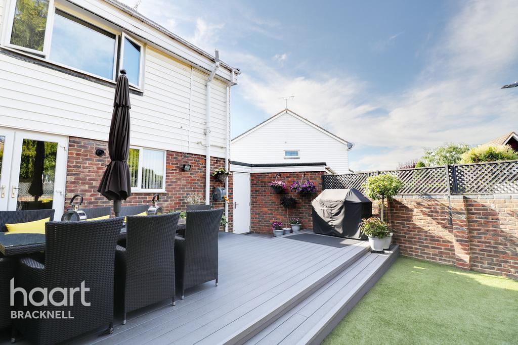 Staplehurst, Bracknell 3 bed semidetached house £500,000