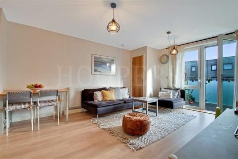 2 bedroom flat for sale - Flowers Close, London, NW2