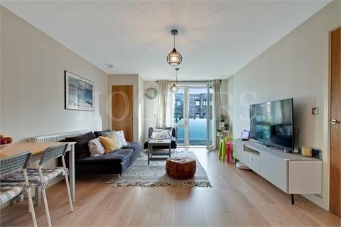 2 bedroom flat for sale - Flowers Close, London, NW2