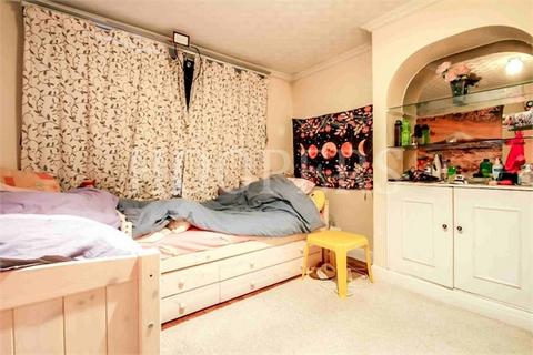 8 bedroom end of terrace house for sale, Coles Green Road, London, NW2