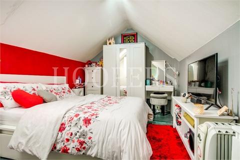 28 Chipstead Gardens, London, NW2 6EL