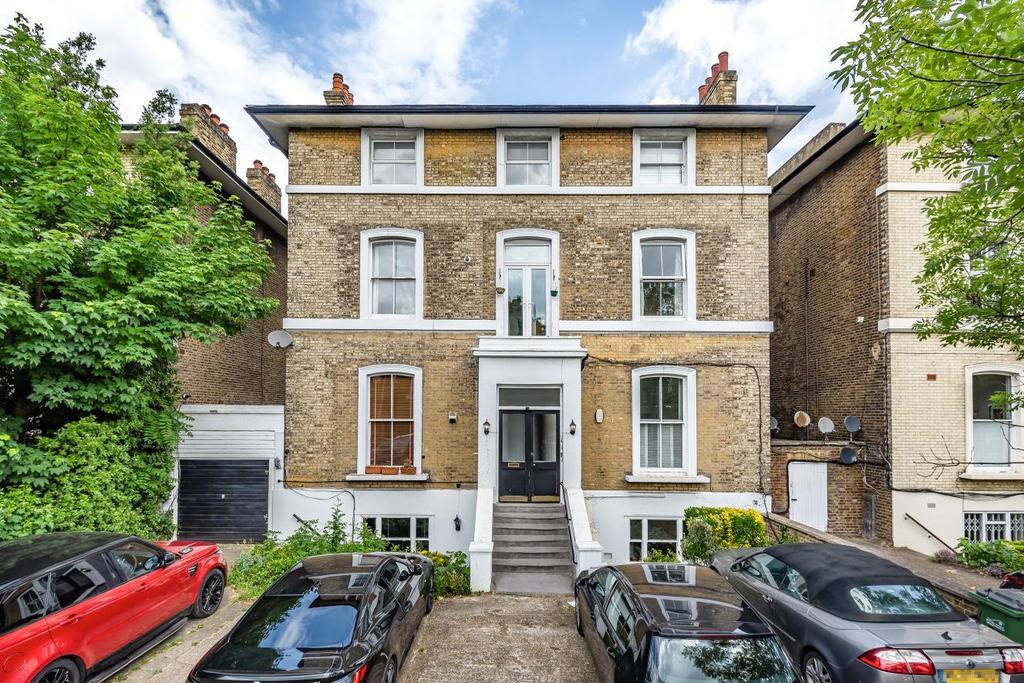 Shooters Hill Road, Blackheath 2 bed flat £379,950