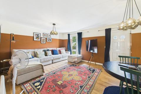 3 bedroom property to rent, Trevelyan Court, Windsor, Berkshire, SL4