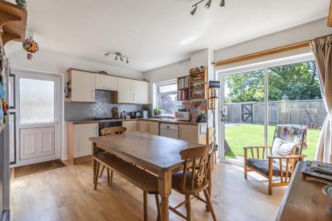 6 Ampney Orchard, Bampton, OX18 2AD
