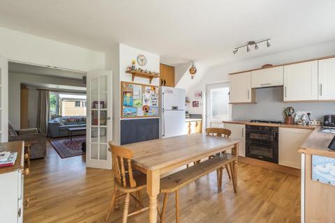 6 Ampney Orchard, Bampton, OX18 2AD