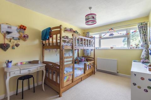6 Ampney Orchard, Bampton, OX18 2AD