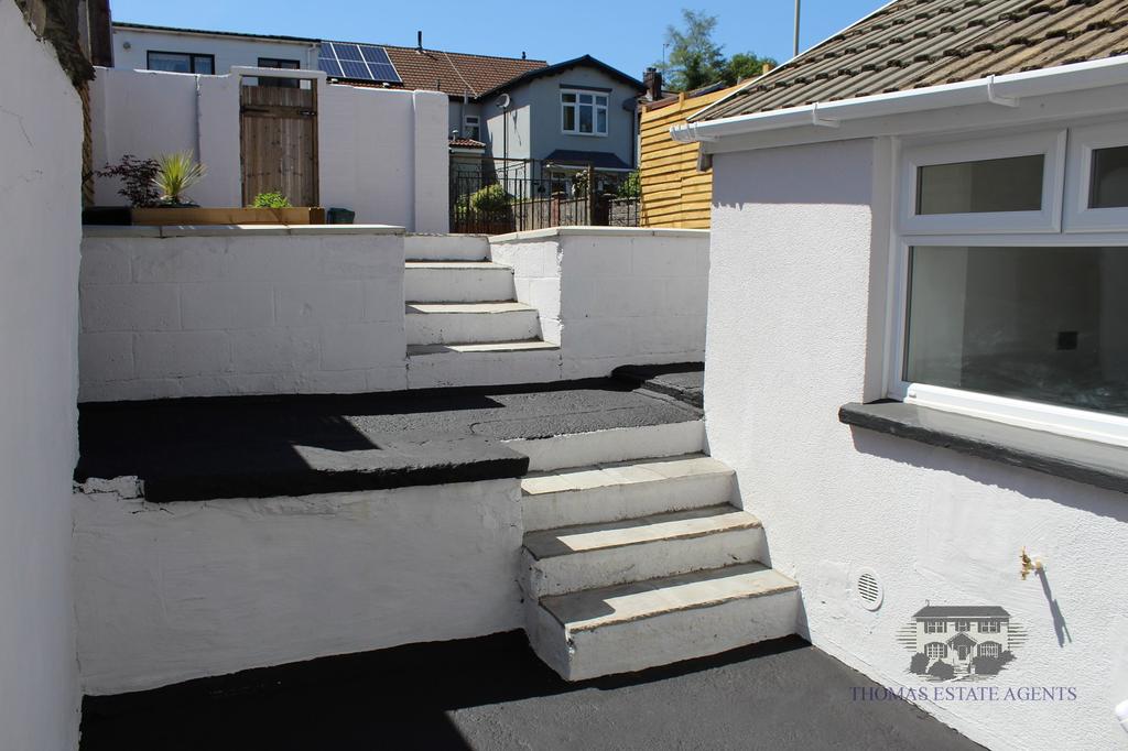 De Winton Street, Tonypandy, Rhondda, Cynon, Taff. CF40 3 bed terraced
