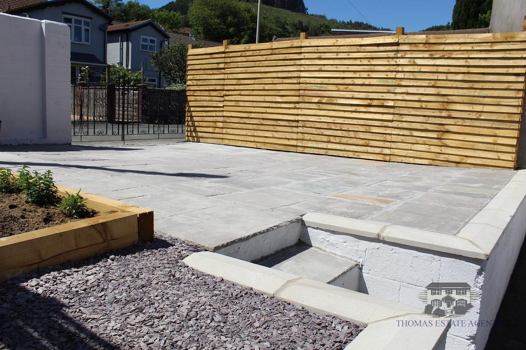 De Winton Street, Tonypandy, Rhondda, Cynon, Taff. CF40 3 bed terraced