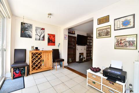 29 Ash Road, Southwater, Horsham, RH13 9EJ
