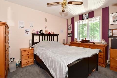 29 Ash Road, Southwater, Horsham, RH13 9EJ