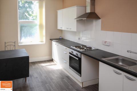 3 bedroom flat to rent, High Street, Bloxwich, WS3