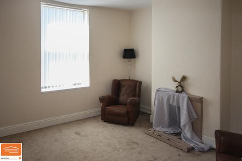 3 bedroom flat to rent, High Street, Bloxwich, WS3