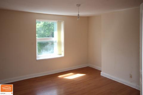 3 bedroom flat to rent, High Street, Bloxwich, WS3