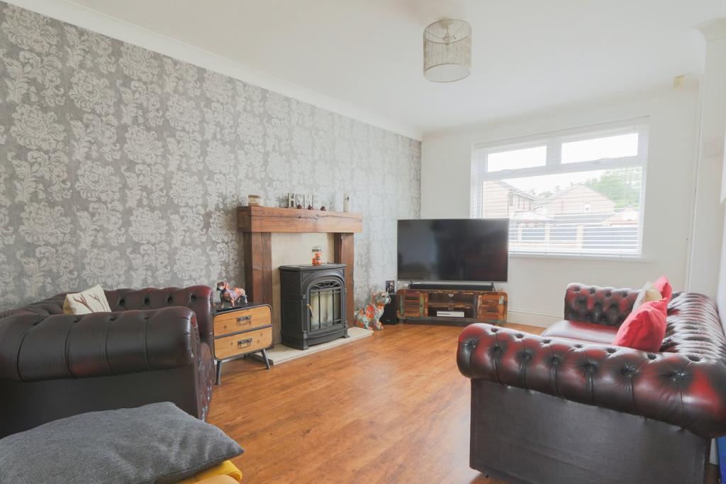 Ripon Way, Hull, HU9 2 bed semidetached house £135,000