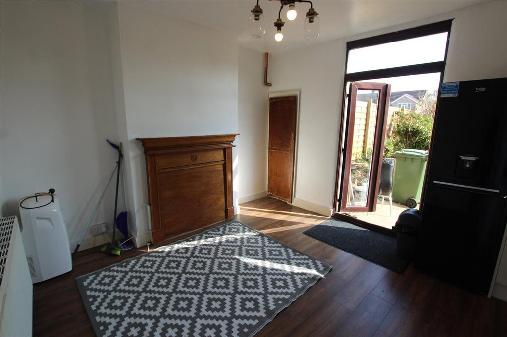 Arterial Avenue, Rainham, RM13 3 bed house to rent £1,795 pcm (£414 pw)