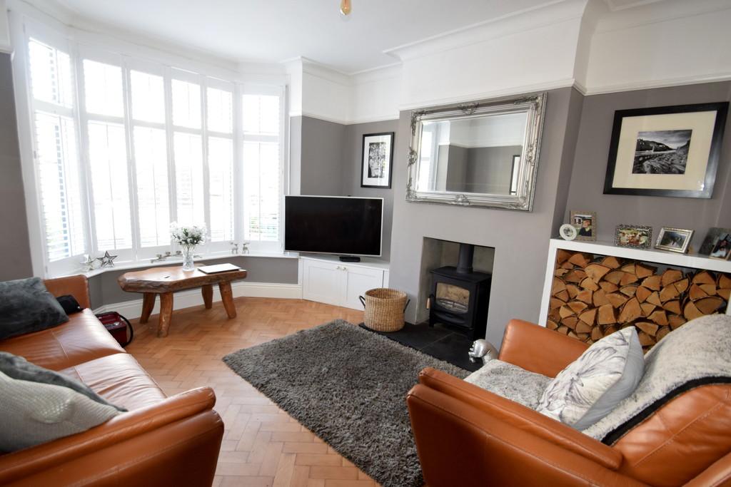 77 Parkfields Road, Bridgend... 4 bed semidetached house £399,950