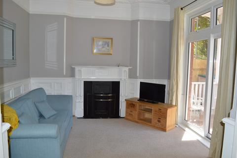 2 bedroom ground floor flat to rent, Penn Hill Avenue, Lower Parkstone