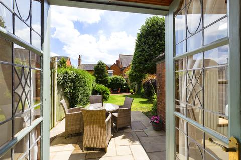 15 Colne Mount, Uttoxeter, ST14 7QR