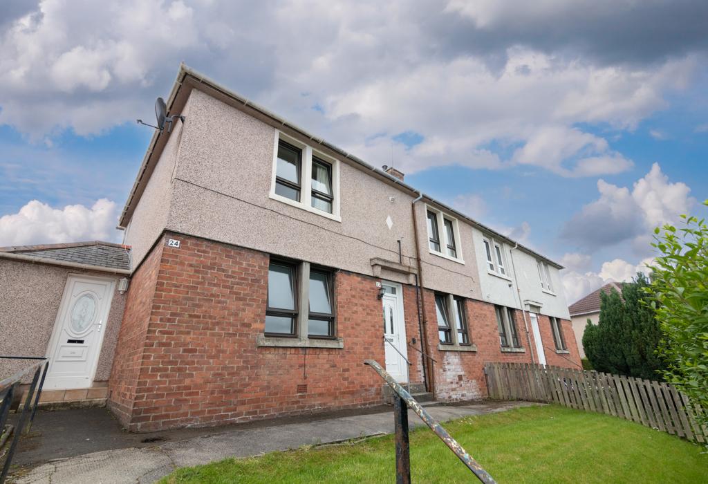 22 Castle Chimmins Avenue, Glasgow... 2 bed flat £95,000