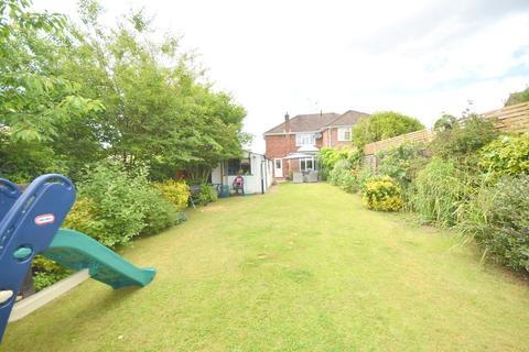 2 Meadow Walk, Bourne End, SL8 5TP