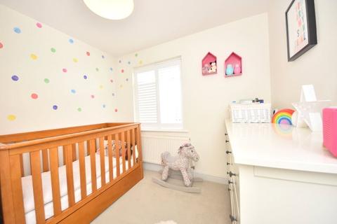2 Meadow Walk, Bourne End, SL8 5TP