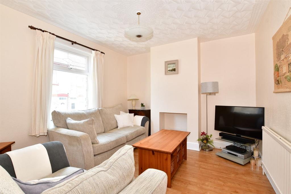 Ingle Road, Chatham, Kent 3 bed terraced house £280,000