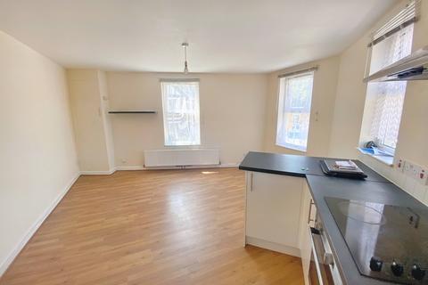 2 bedroom flat to rent - Radnor Park Road, Folkestone CT19