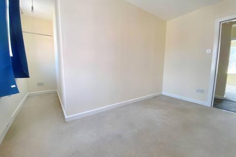 2 bedroom flat to rent, Radnor Park Road, Folkestone CT19