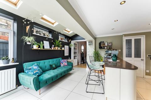 30 Wellesley Road, London, E11 2HF