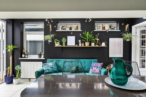 30 Wellesley Road, London, E11 2HF