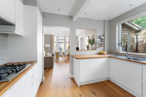 11 Forest Road, London, E7 0DN