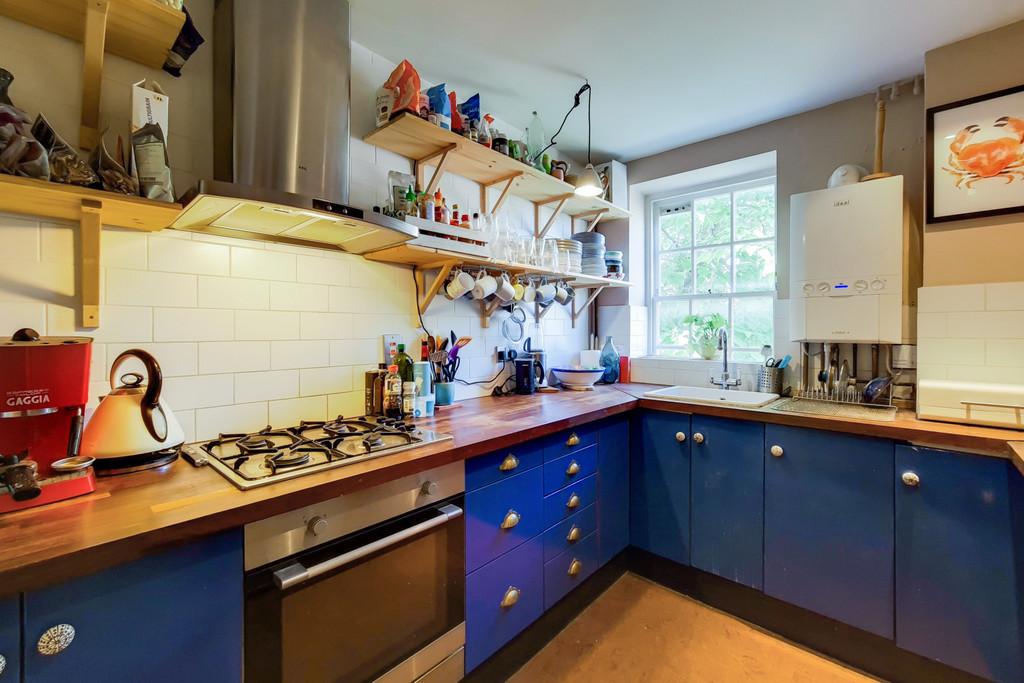 Wilson House, Larkhall Rise 2 bed flat £435,000