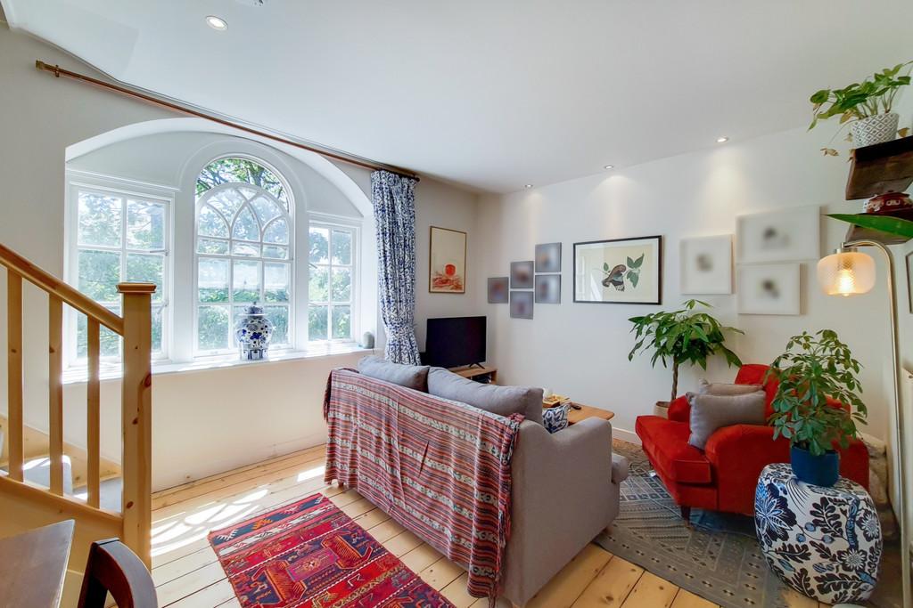 Wilson House, Larkhall Rise 2 bed flat £435,000