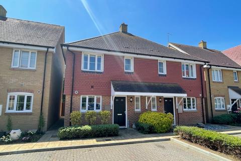 3 bedroom semi-detached house to rent, Kelen Gardens, Littlehampton