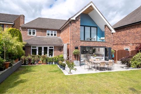 4 bedroom detached house for sale - Meadow Close, Streetly, Sutton Coldfield