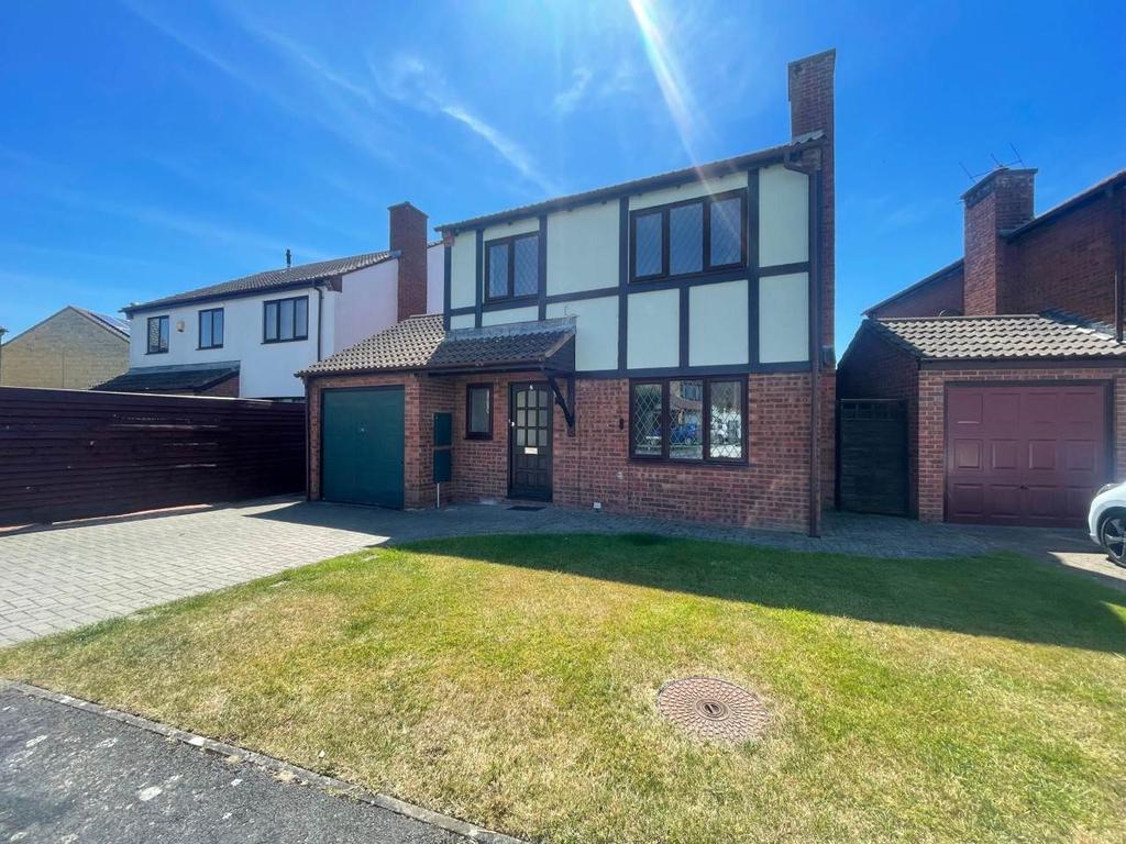 Hawksworth Drive, North Worle, WestonsuperMare 4 bed house £1,400