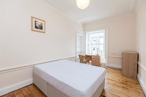 3 bedroom flat to rent, (3f2) Lothian Road, Edinburgh, EH3