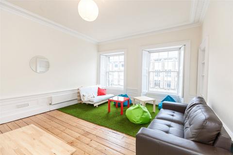 3 bedroom flat to rent, (3f2) Lothian Road, Edinburgh, EH3