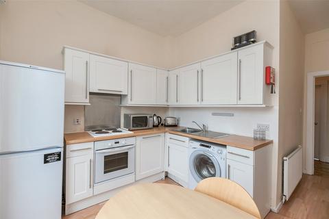 3 bedroom flat to rent, (3f2) Lothian Road, Edinburgh, EH3